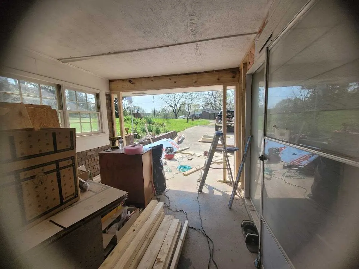 Air movers and dehumidifier for Water Mitigation Services in Avon Park